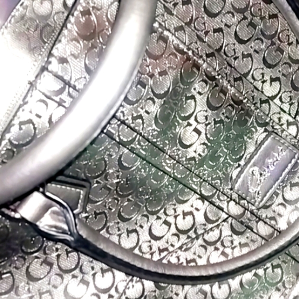 GUESS PURSE.